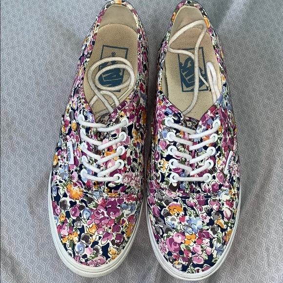 Floral vans - Picture 3 of 4